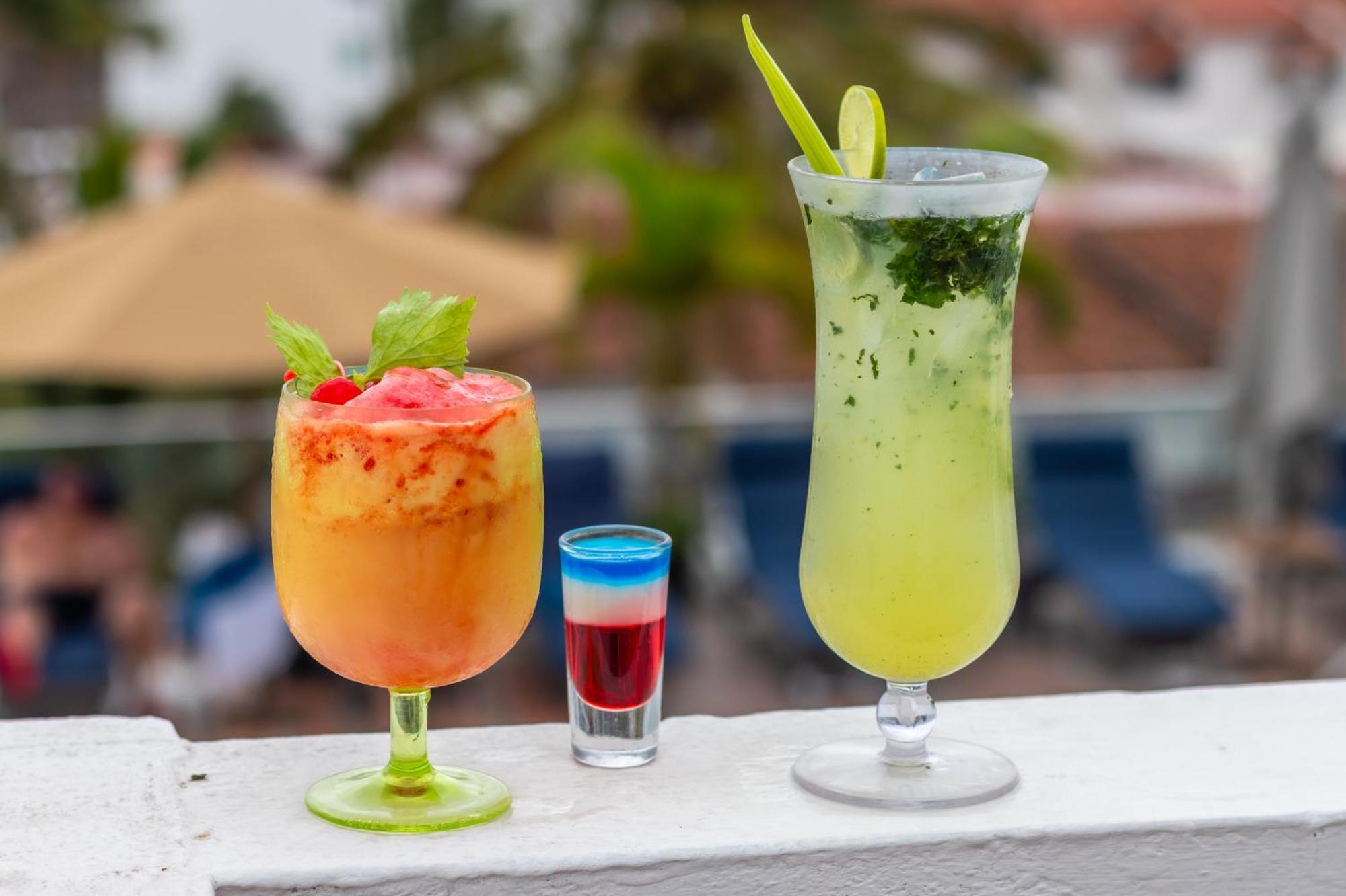 The Paramar Beachfront Boutique Hotel With Breakfast Included - Downtown Malecon Пуэрто-Вальярта Экстерьер фото