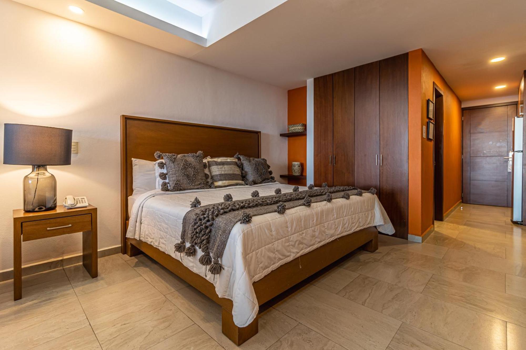 The Paramar Beachfront Boutique Hotel With Breakfast Included - Downtown Malecon Пуэрто-Вальярта Экстерьер фото