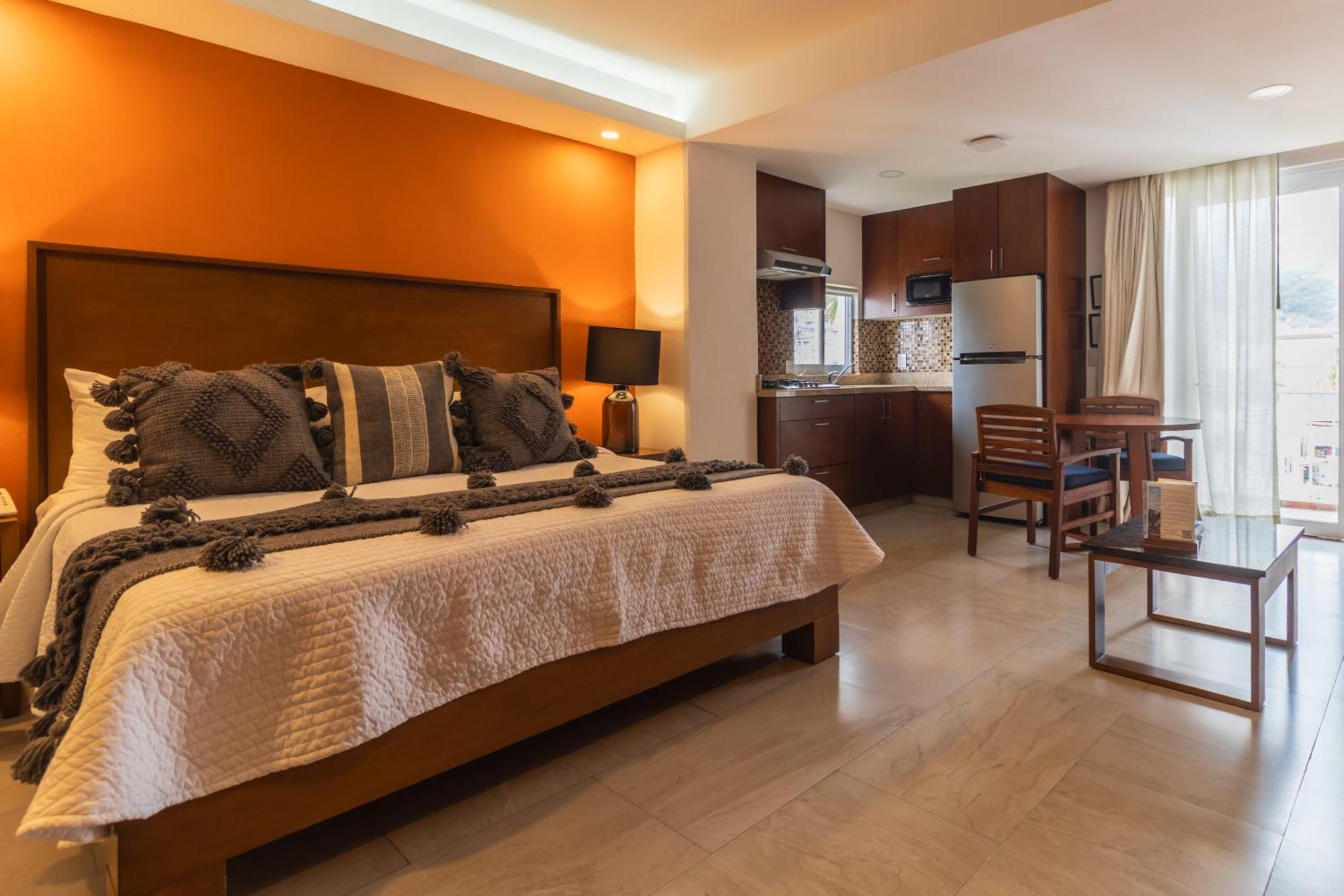 The Paramar Beachfront Boutique Hotel With Breakfast Included - Downtown Malecon Пуэрто-Вальярта Экстерьер фото
