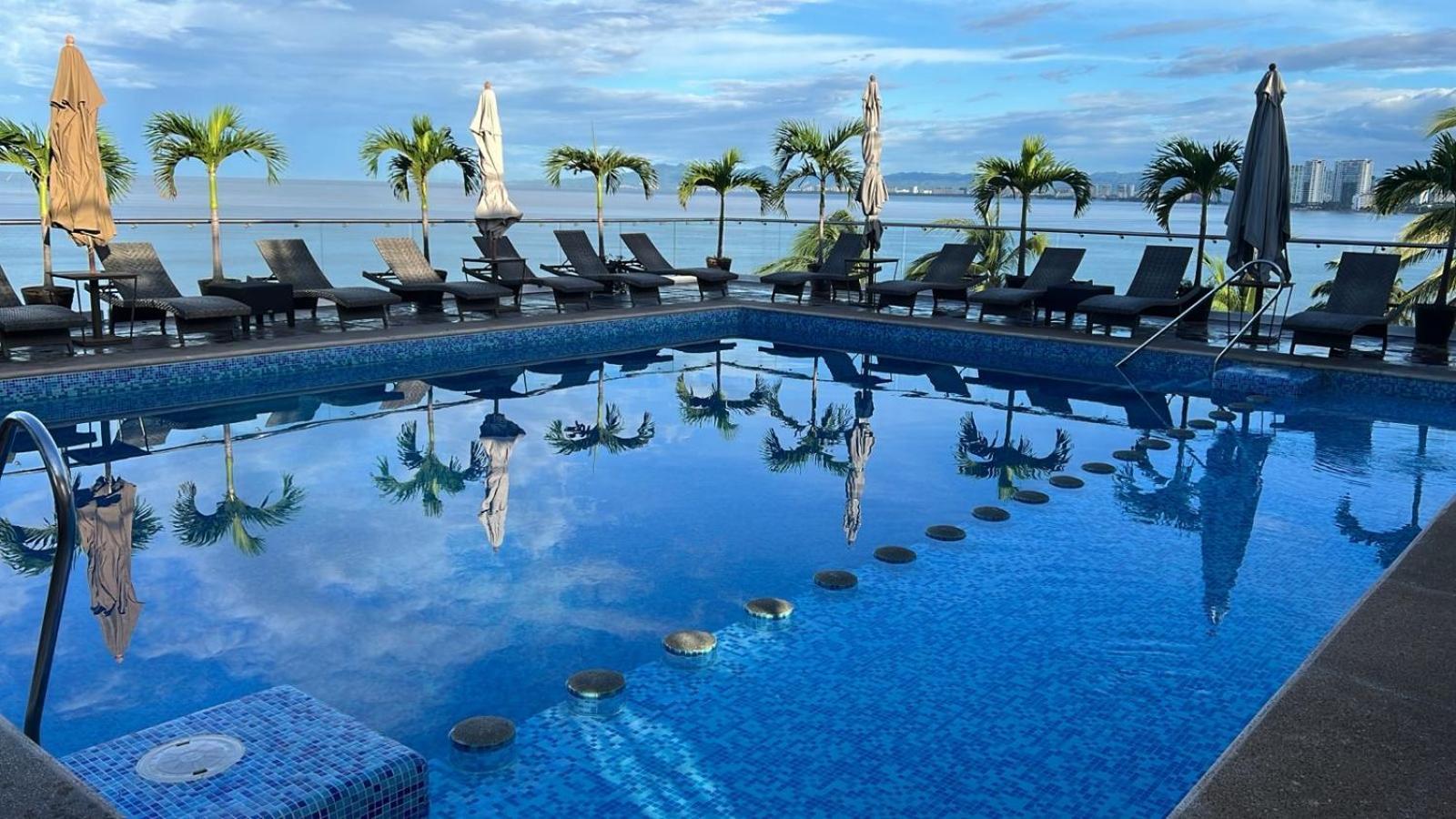 The Paramar Beachfront Boutique Hotel With Breakfast Included - Downtown Malecon Пуэрто-Вальярта Экстерьер фото