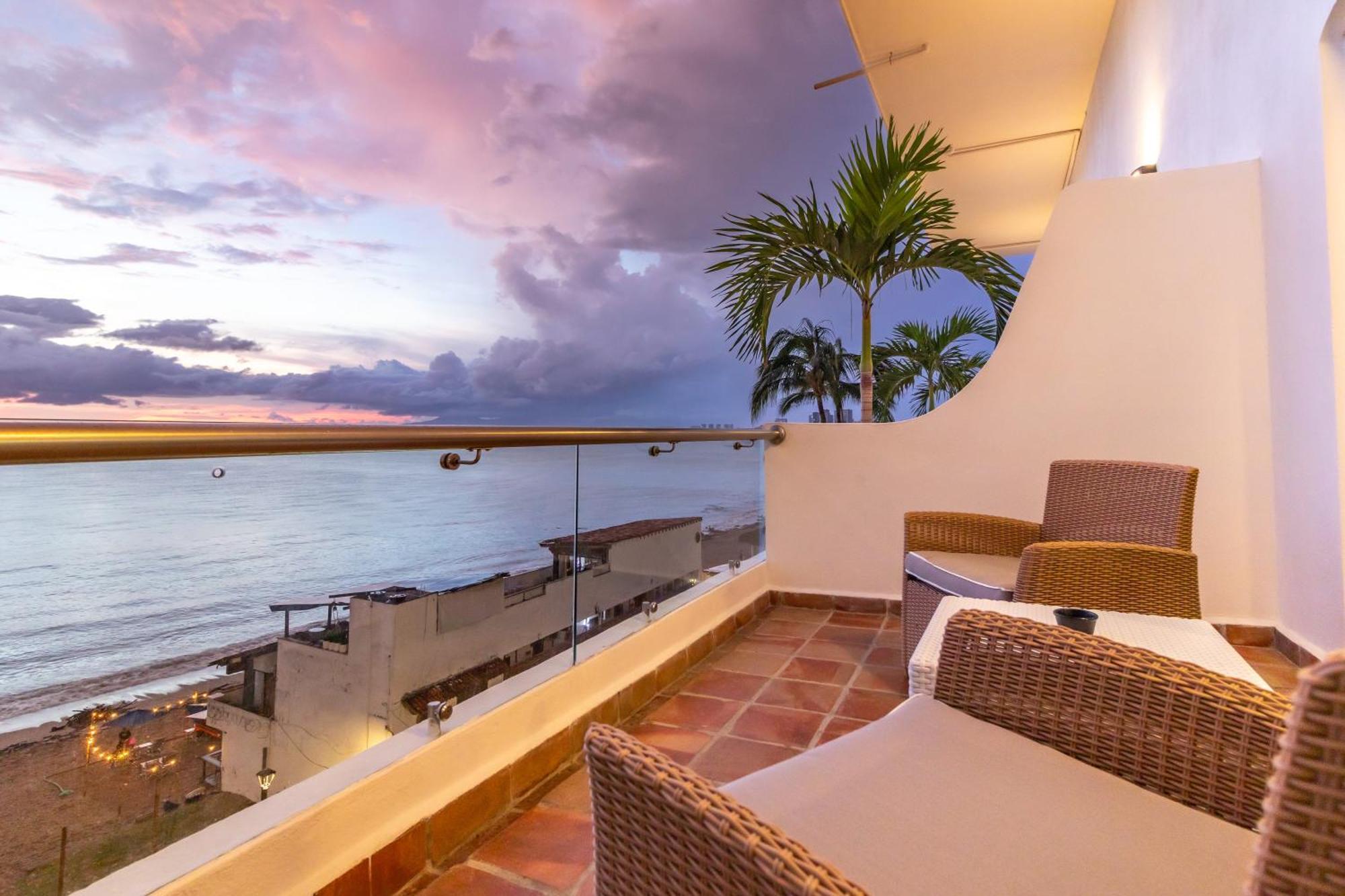 The Paramar Beachfront Boutique Hotel With Breakfast Included - Downtown Malecon Пуэрто-Вальярта Экстерьер фото