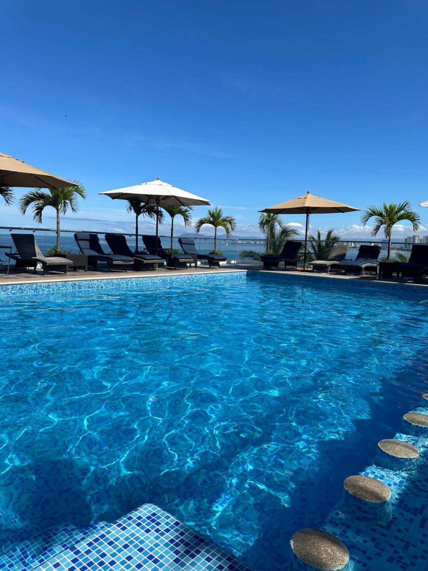 The Paramar Beachfront Boutique Hotel With Breakfast Included - Downtown Malecon Пуэрто-Вальярта Экстерьер фото
