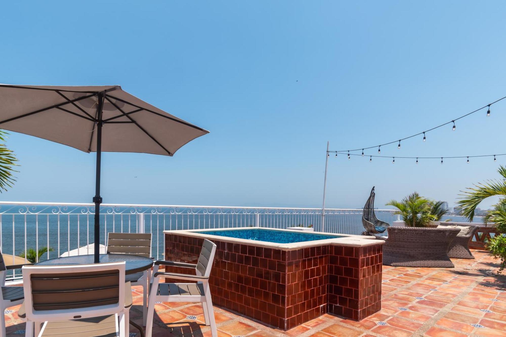 The Paramar Beachfront Boutique Hotel With Breakfast Included - Downtown Malecon Пуэрто-Вальярта Экстерьер фото