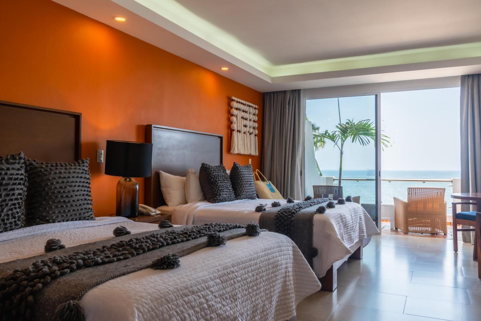 The Paramar Beachfront Boutique Hotel With Breakfast Included - Downtown Malecon Пуэрто-Вальярта Экстерьер фото