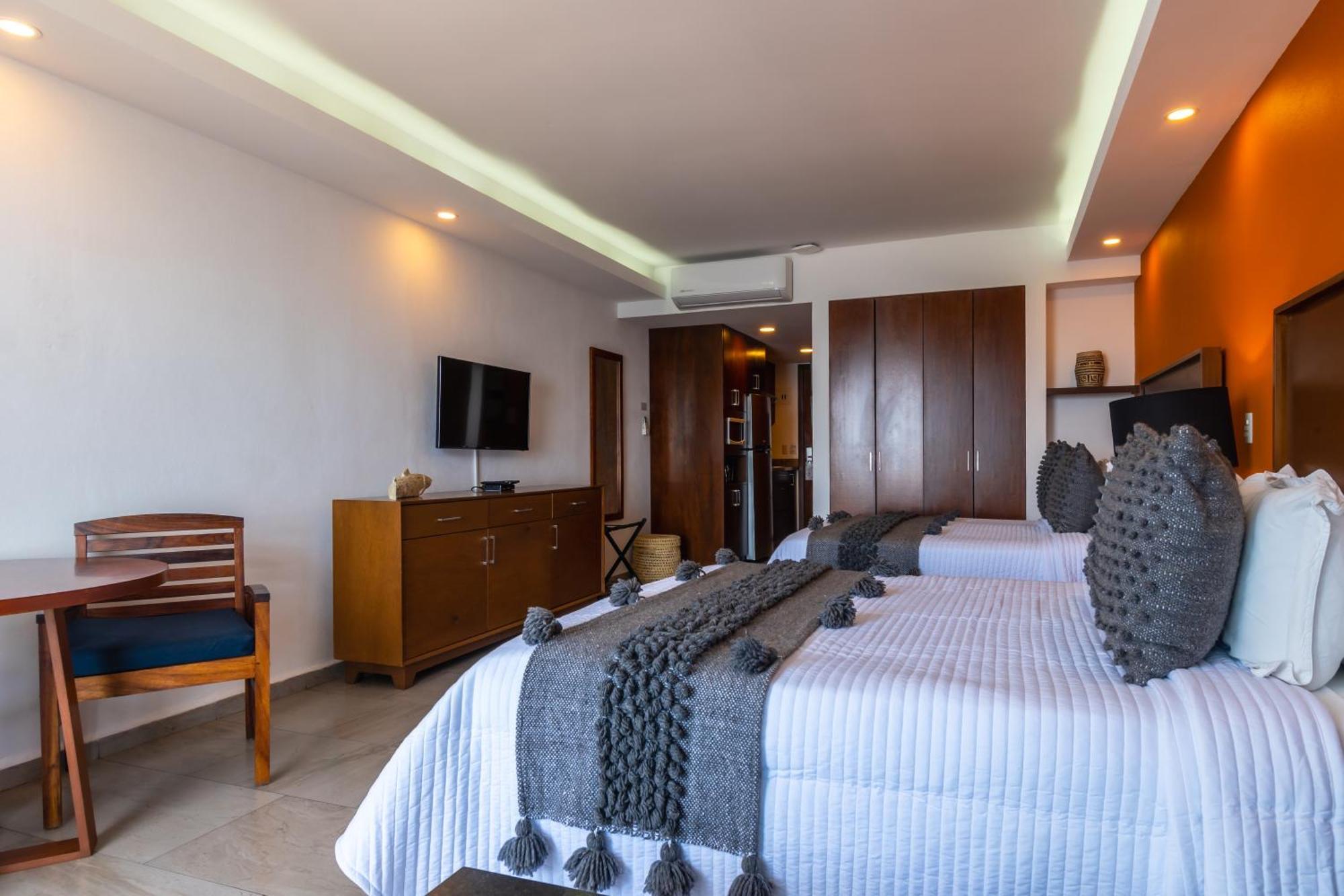 The Paramar Beachfront Boutique Hotel With Breakfast Included - Downtown Malecon Пуэрто-Вальярта Экстерьер фото