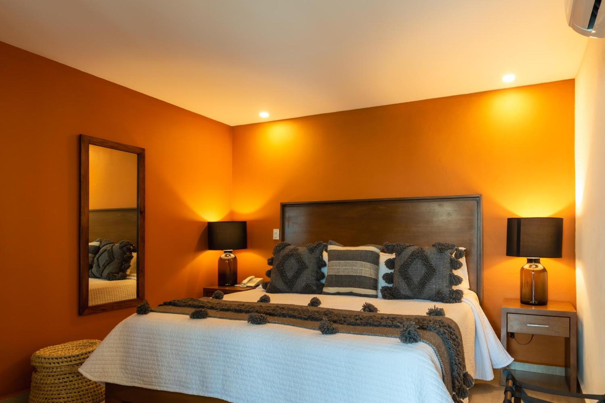 The Paramar Beachfront Boutique Hotel With Breakfast Included - Downtown Malecon Пуэрто-Вальярта Экстерьер фото