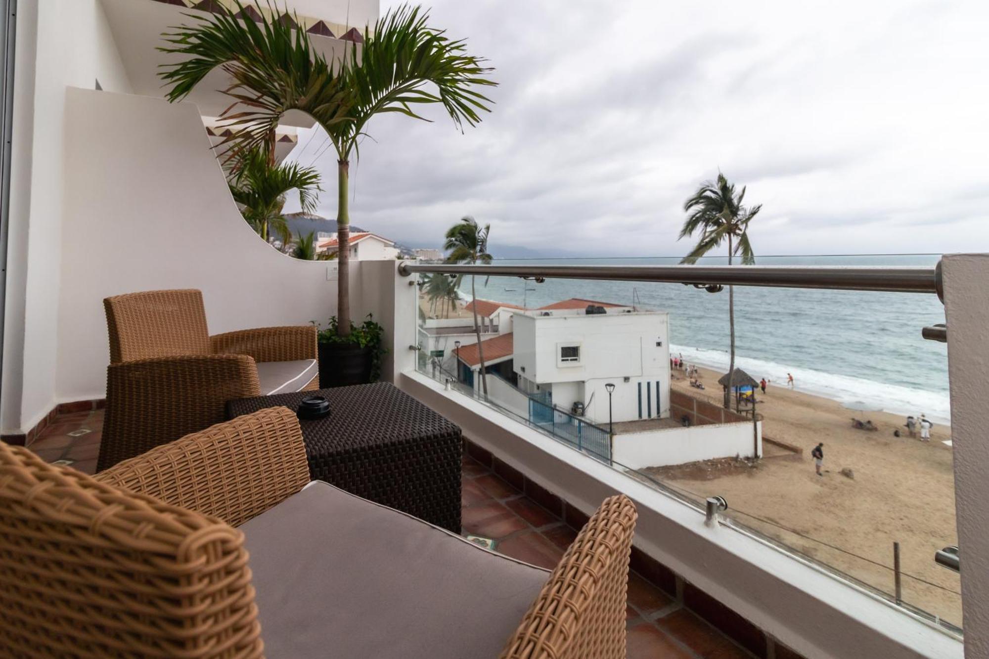 The Paramar Beachfront Boutique Hotel With Breakfast Included - Downtown Malecon Пуэрто-Вальярта Экстерьер фото