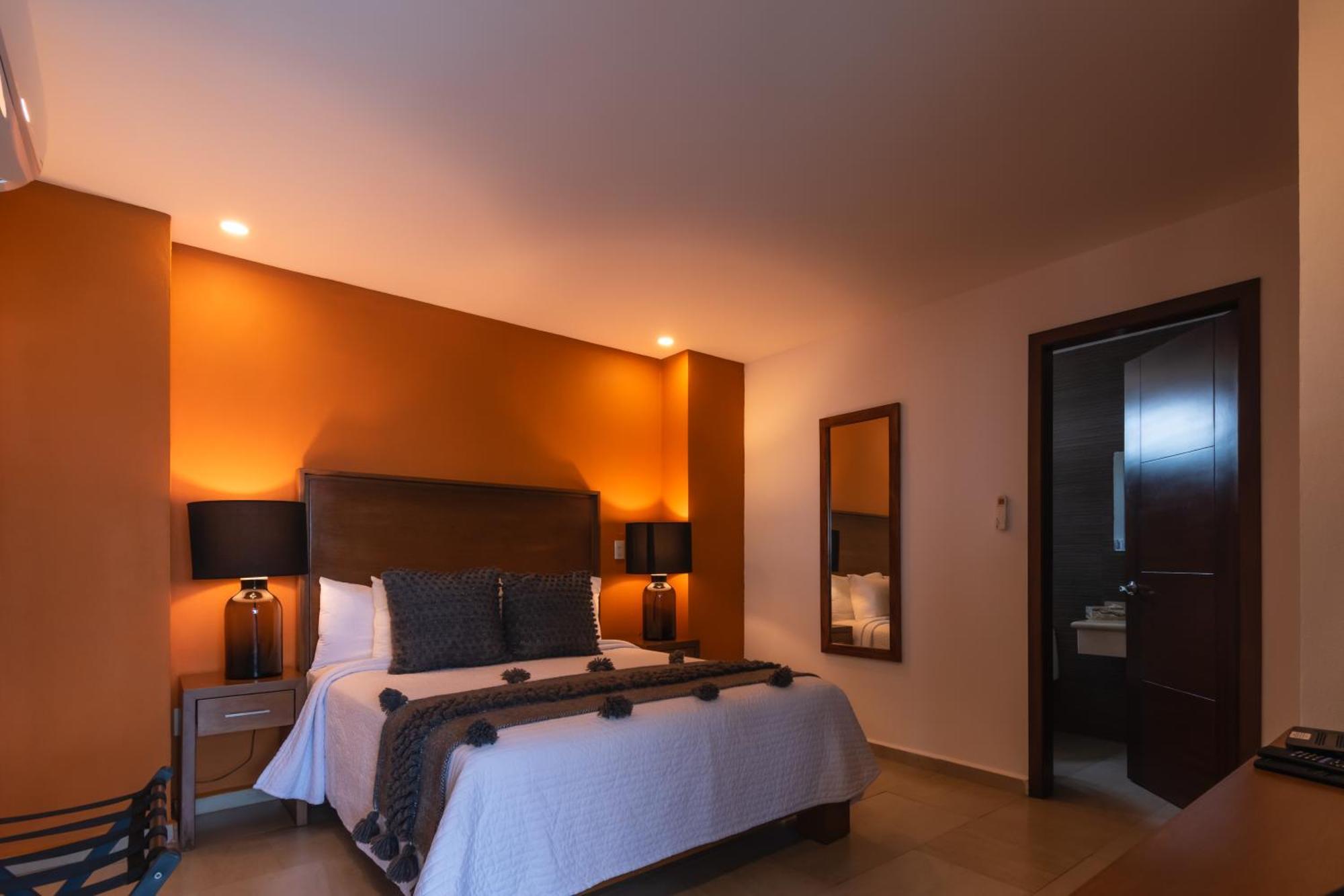 The Paramar Beachfront Boutique Hotel With Breakfast Included - Downtown Malecon Пуэрто-Вальярта Экстерьер фото