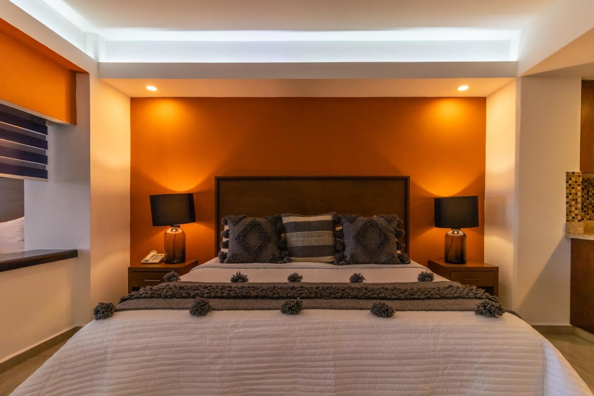 The Paramar Beachfront Boutique Hotel With Breakfast Included - Downtown Malecon Пуэрто-Вальярта Экстерьер фото
