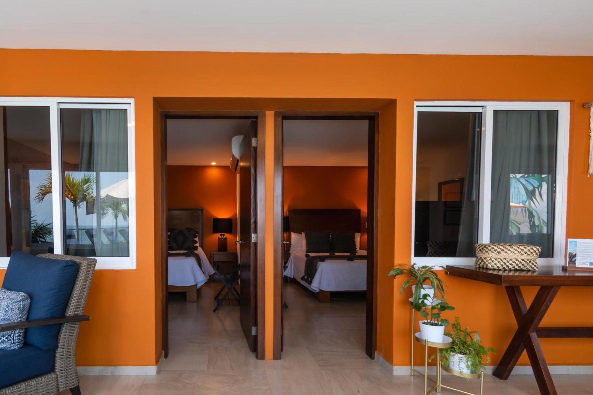The Paramar Beachfront Boutique Hotel With Breakfast Included - Downtown Malecon Пуэрто-Вальярта Экстерьер фото