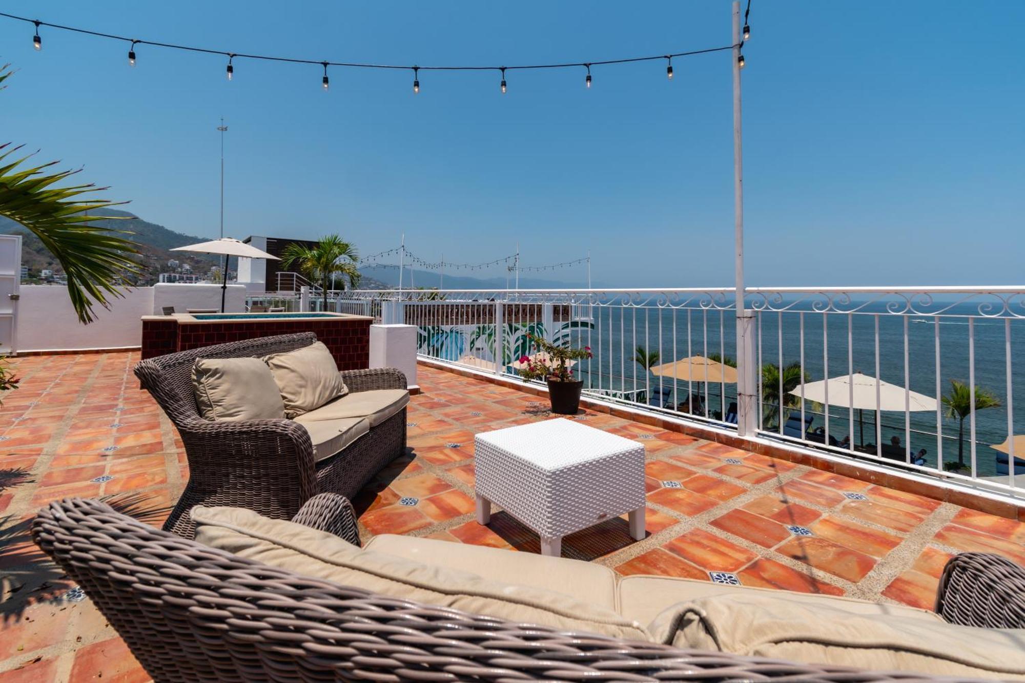 The Paramar Beachfront Boutique Hotel With Breakfast Included - Downtown Malecon Пуэрто-Вальярта Экстерьер фото