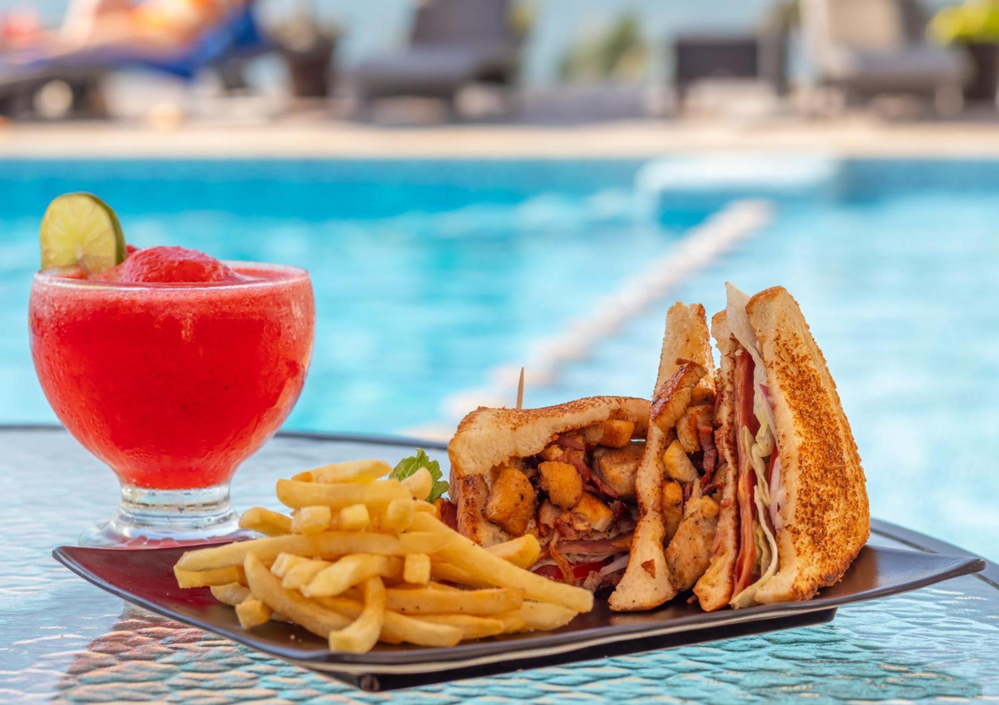 The Paramar Beachfront Boutique Hotel With Breakfast Included - Downtown Malecon Пуэрто-Вальярта Экстерьер фото