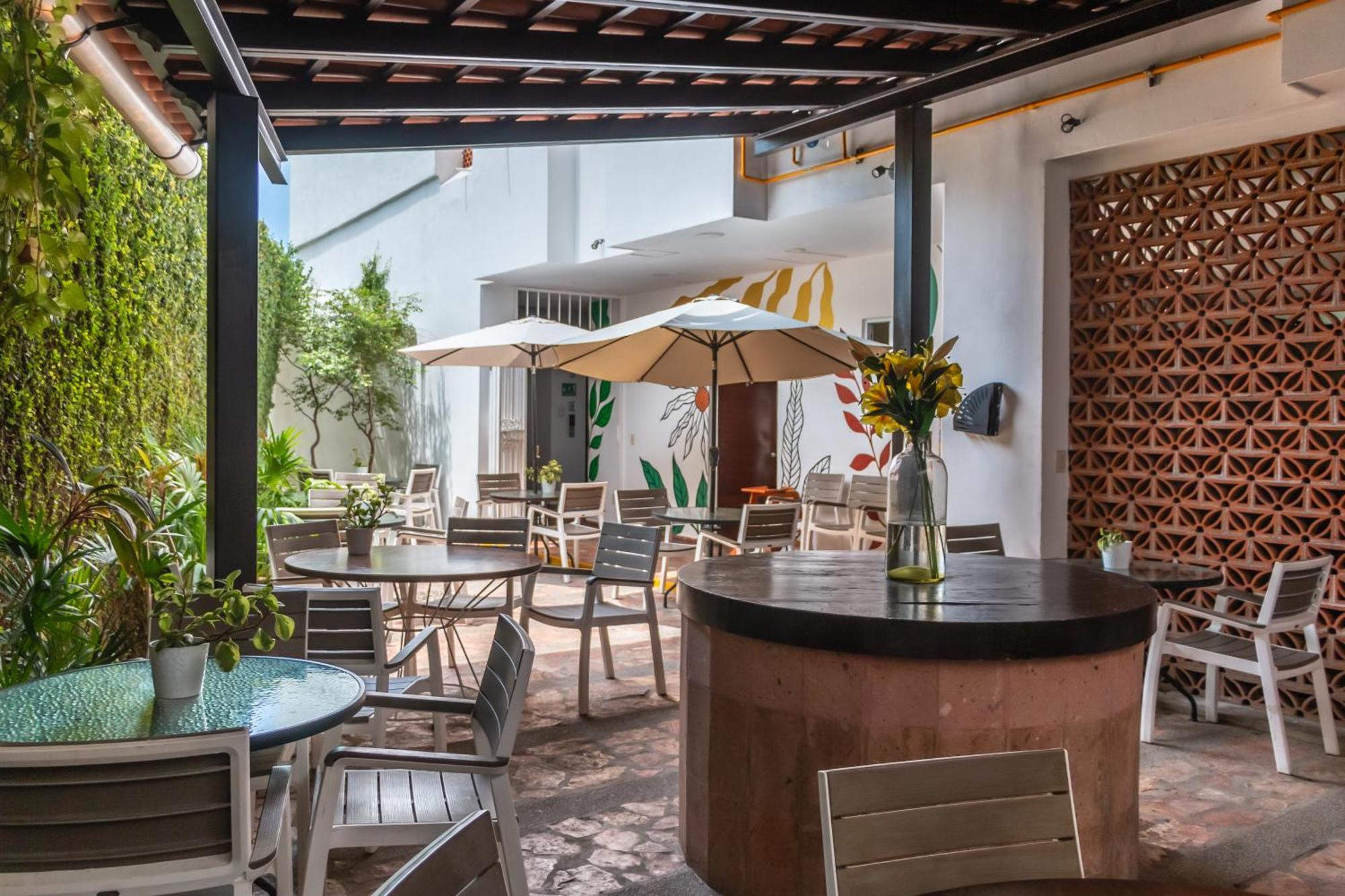 The Paramar Beachfront Boutique Hotel With Breakfast Included - Downtown Malecon Пуэрто-Вальярта Экстерьер фото
