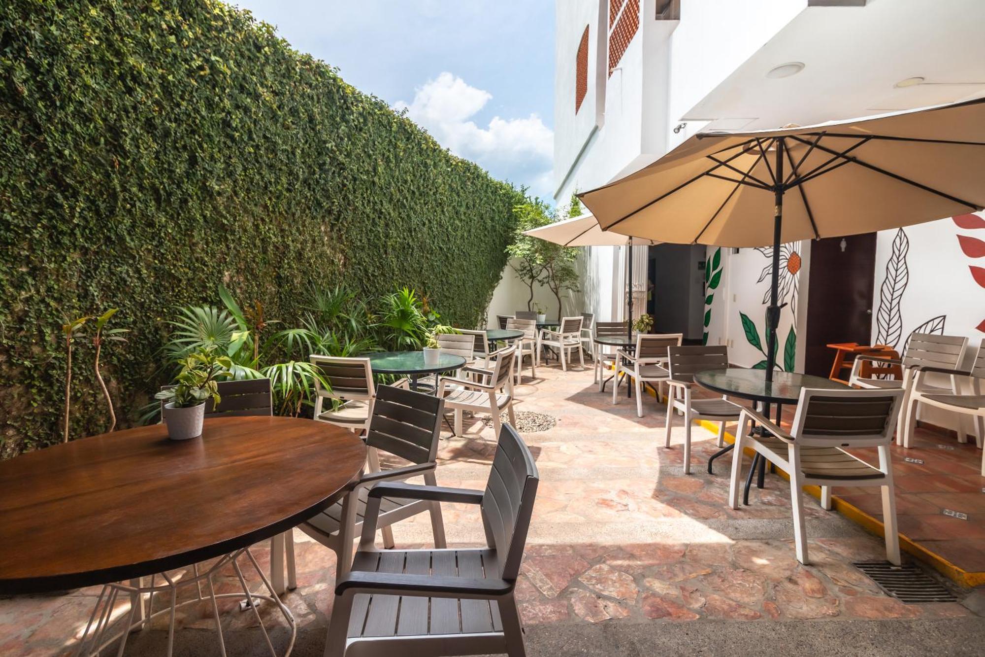 The Paramar Beachfront Boutique Hotel With Breakfast Included - Downtown Malecon Пуэрто-Вальярта Экстерьер фото