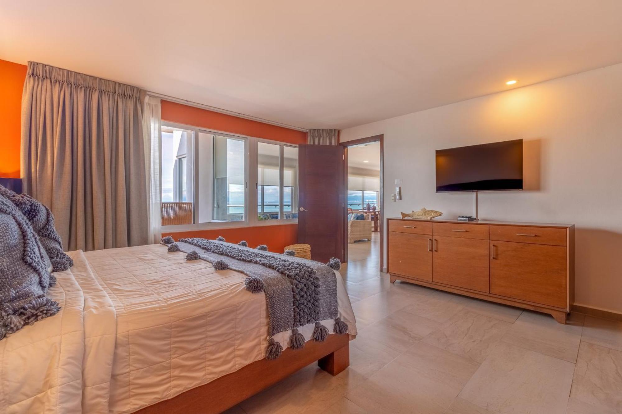 The Paramar Beachfront Boutique Hotel With Breakfast Included - Downtown Malecon Пуэрто-Вальярта Номер фото