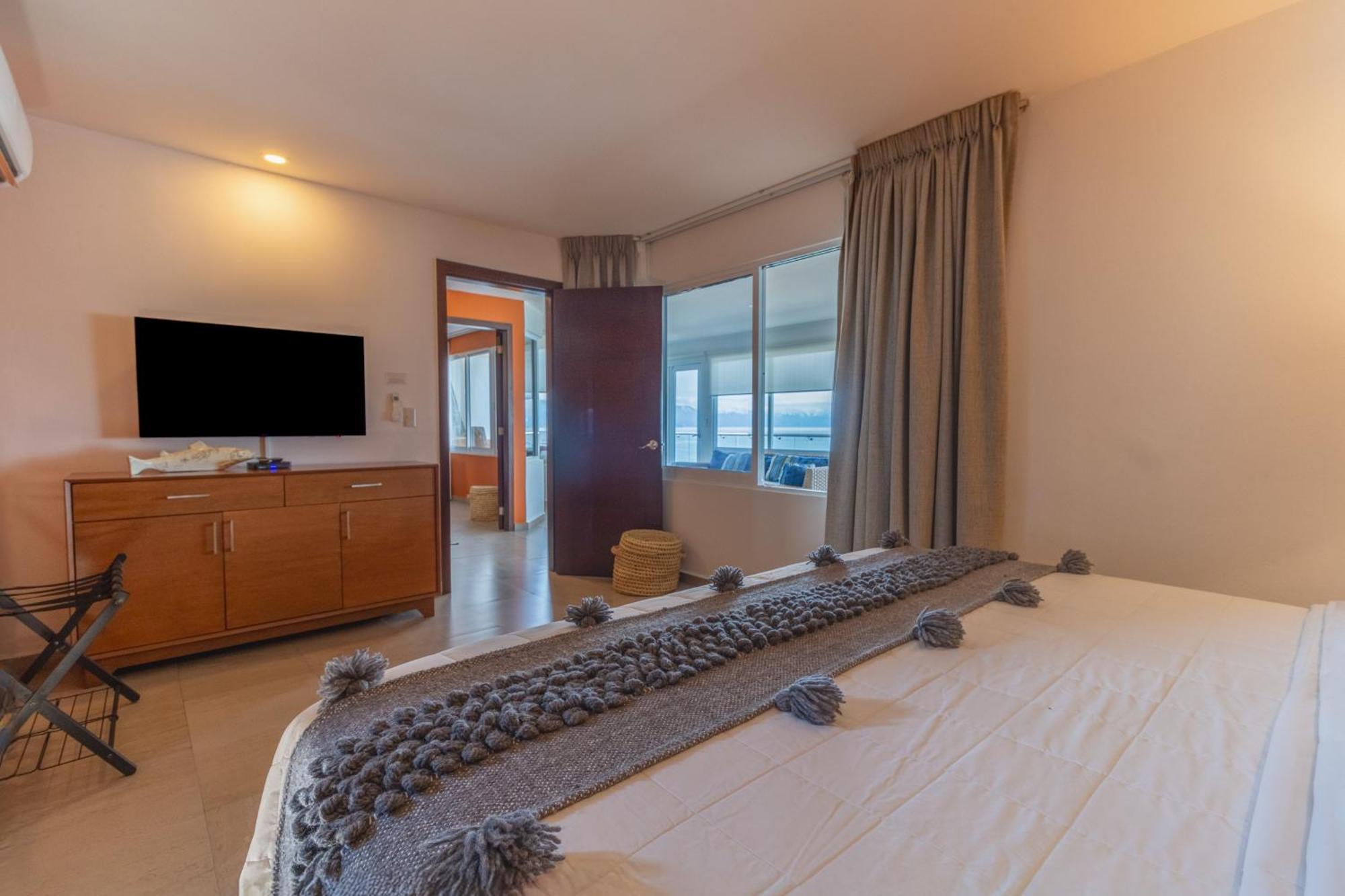 The Paramar Beachfront Boutique Hotel With Breakfast Included - Downtown Malecon Пуэрто-Вальярта Номер фото