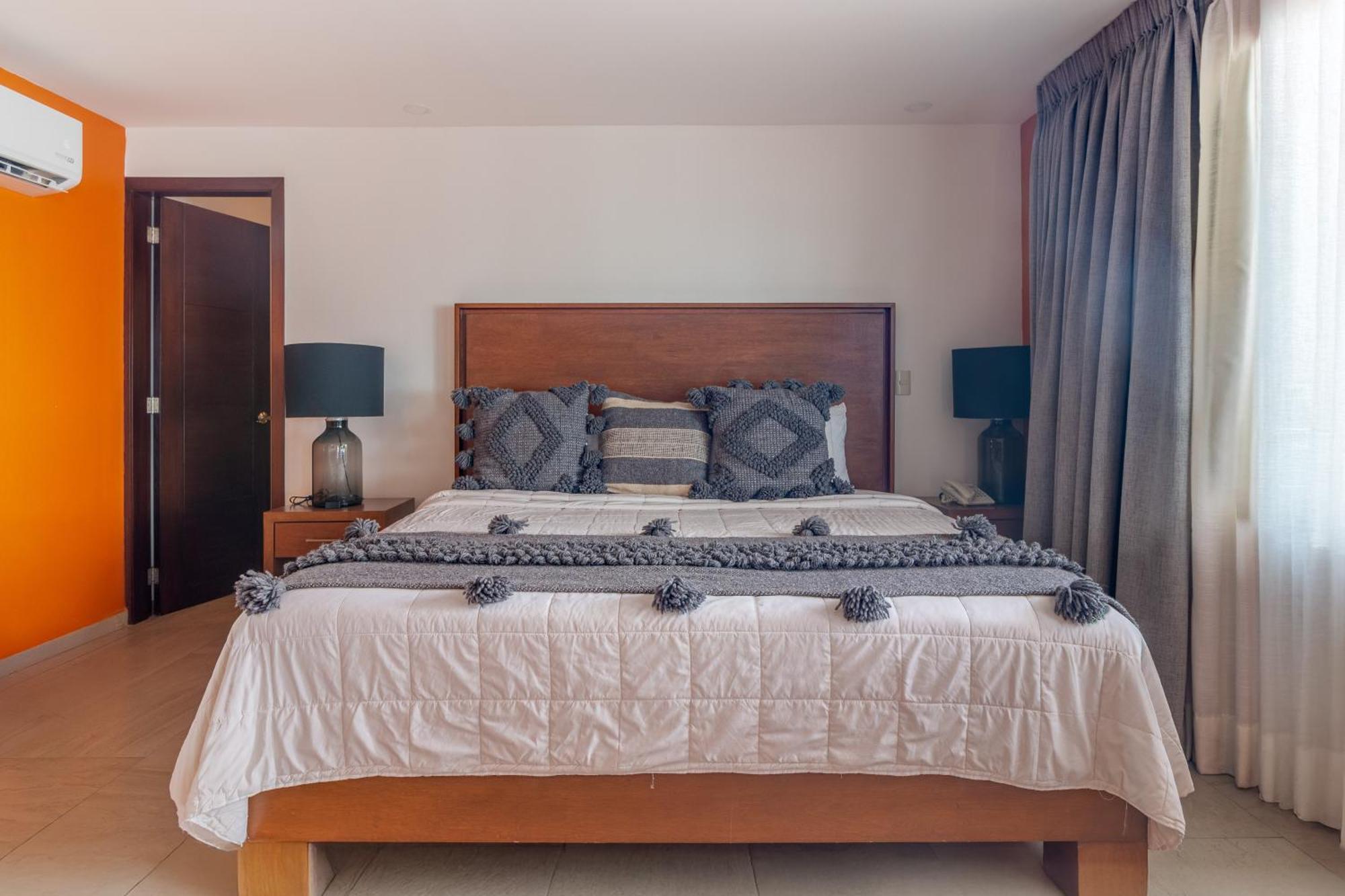 The Paramar Beachfront Boutique Hotel With Breakfast Included - Downtown Malecon Пуэрто-Вальярта Номер фото