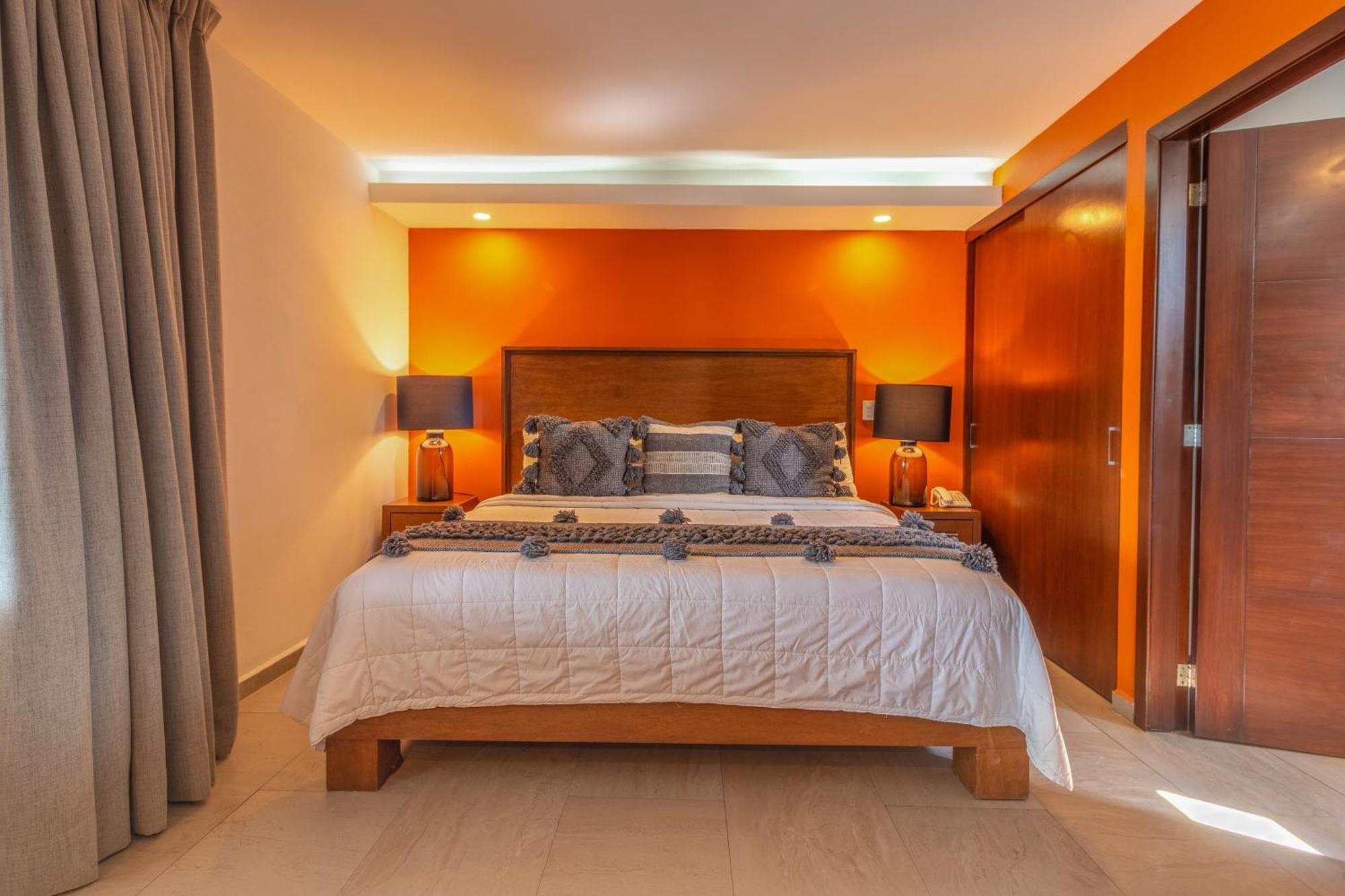 The Paramar Beachfront Boutique Hotel With Breakfast Included - Downtown Malecon Пуэрто-Вальярта Экстерьер фото